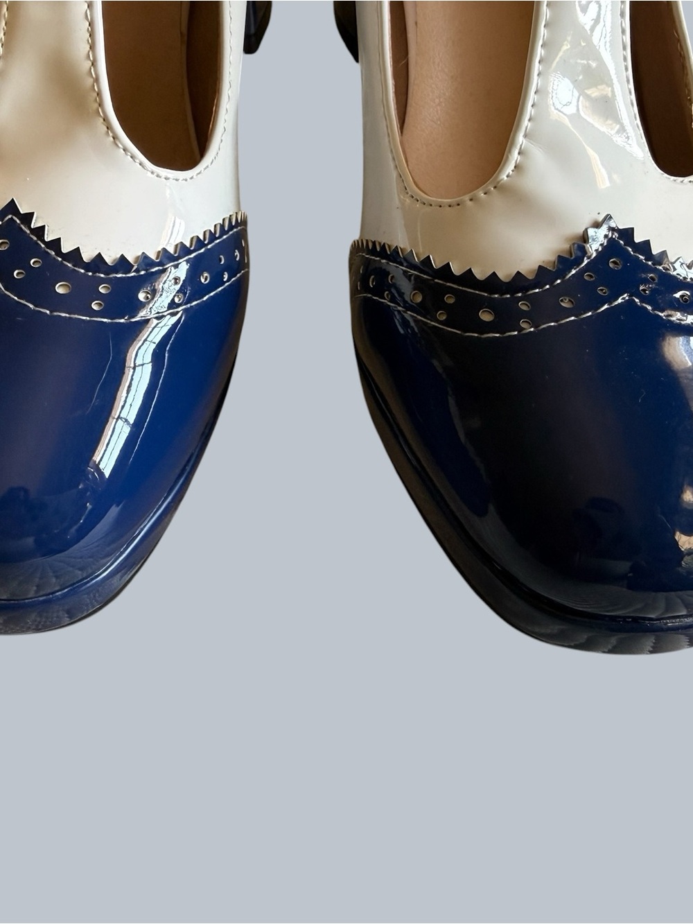 Classic T-Strap Two-Tone Navy and White Pumps NWOT - Picture 6 of 9